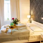 Viinavabriku & Restoran 3* Mooste
