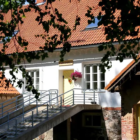Mooste Viinavabriku Hotell & Restoran Hotel 3*