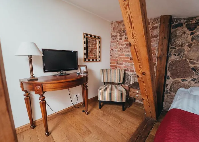 Viinavabriku & Restoran 호텔 Mooste