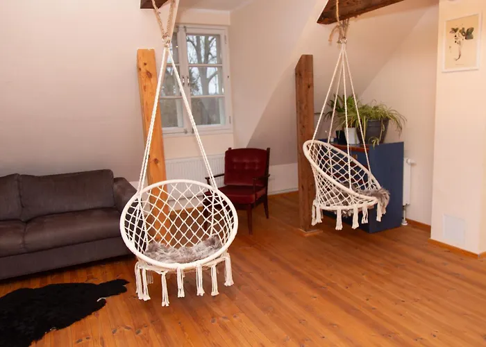 Viinavabriku & Restoran 호텔 Mooste